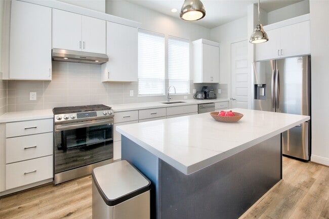 Building Photo - 1909 Maury St