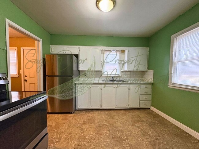 Building Photo - DUPLEX IN INDEPENDENCE!!!