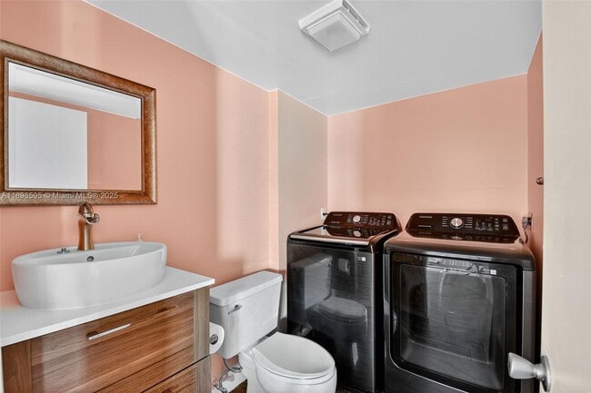 Building Photo - 2913 SW 22nd Cir