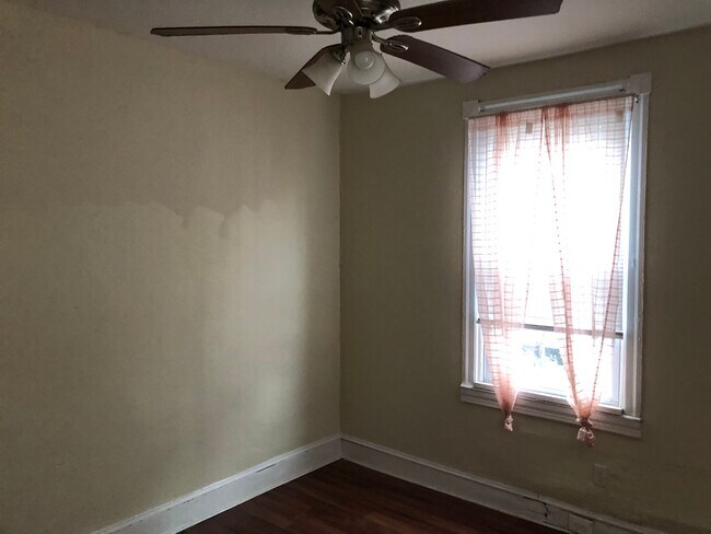 Building Photo - 861 E Westmoreland St