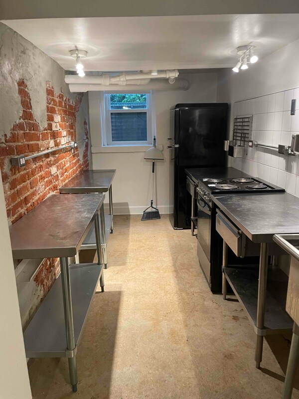 Building Photo - 1568 Vine St