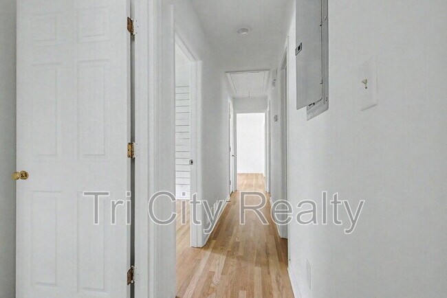 Building Photo - 212 Hilltop Dr