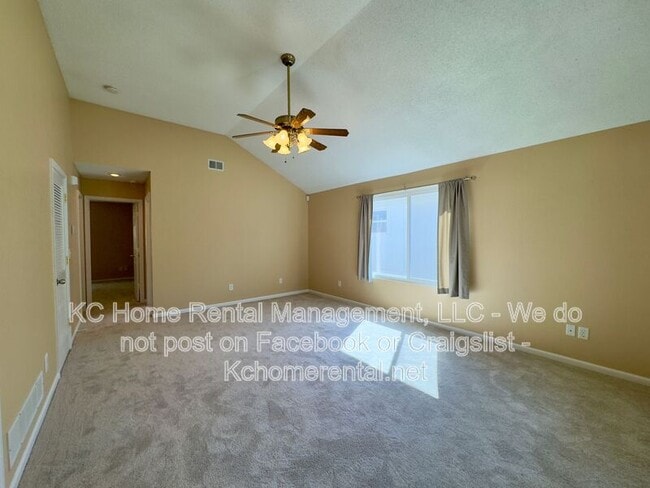 Building Photo - 8643 Melrose St