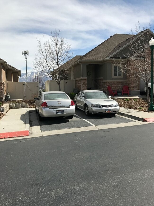 Building Photo - Beautiful 4 bedroom Riverton Townhome for ...