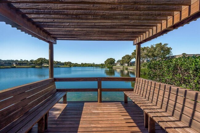 Building Photo - 4229 Stratford Dr