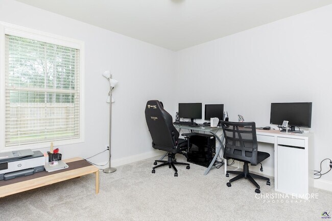 Building Photo - 214 Creek Ridge Dr