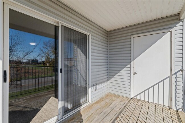 Building Photo - Cross Pointe Business Park***Walking Distance to Costco***2 Bedroom Apartment Promenade Developme...