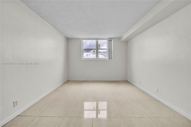 Building Photo - 3000 S Ocean Dr