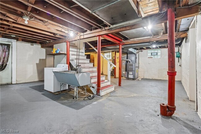 Building Photo - 636 Polk Ave