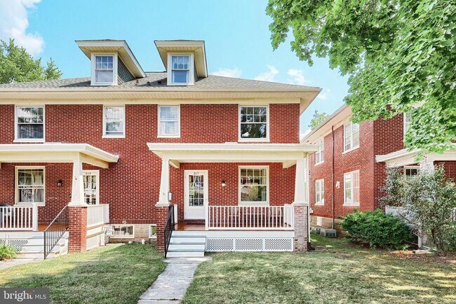 Building Photo - 317 N Stratton St