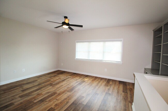 Building Photo - Spacious 4 Bedroom, 3.5 Bath Townhome with...