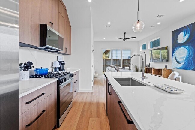 Building Photo - 506 Krebs Ln