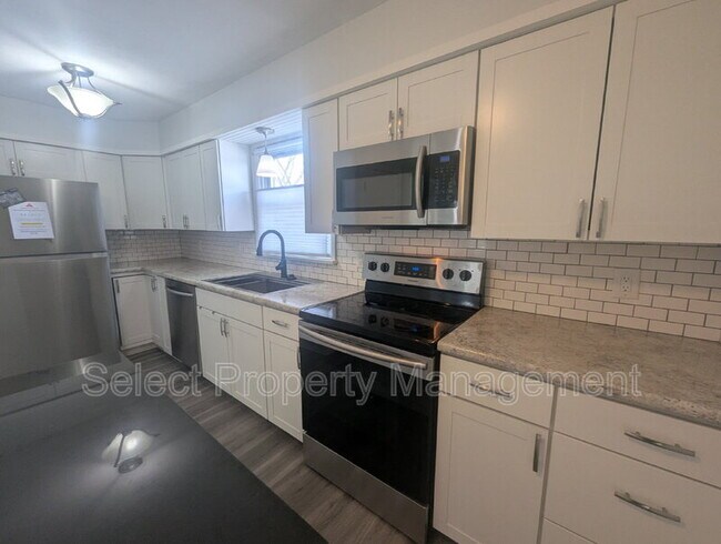 Building Photo - 1523 Curdes Ave