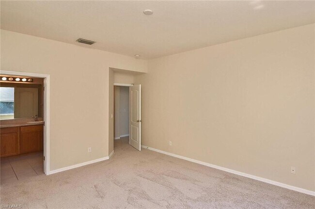 Building Photo - 1815 NW 24th Ave