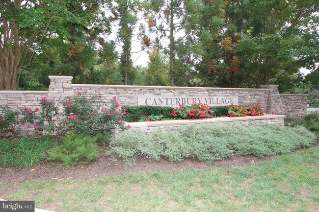 Building Photo - 325 Hersden Ln