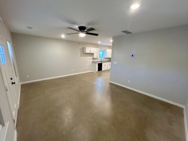 Building Photo - 671 Pearce St