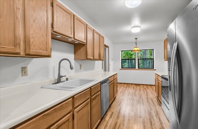 Building Photo - 3Bd/2Ba Issaquah Condo