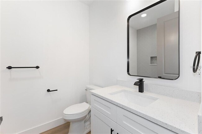 Building Photo - 1133 Hanover Ave