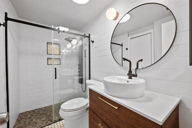Building Photo - 1217 1/2 W 39th St