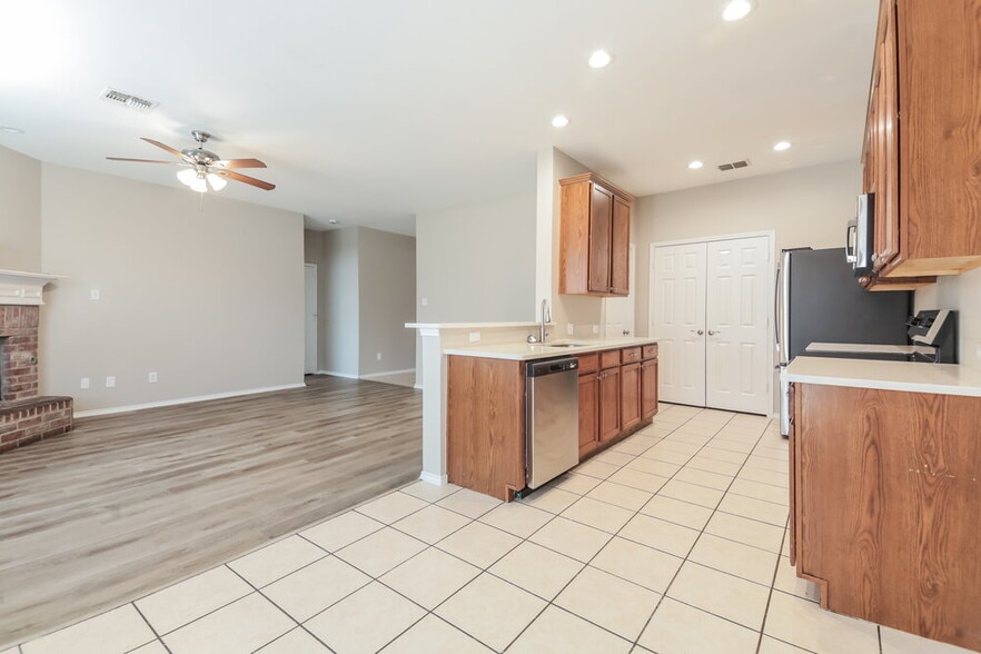 Building Photo - 415 Fisherman Trail