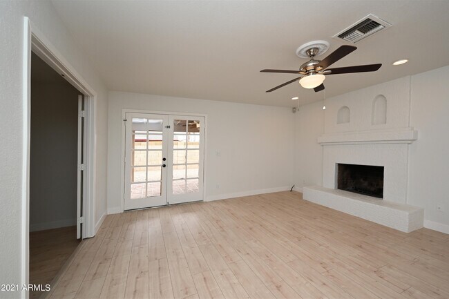 Building Photo - 7301 W Canterbury Dr