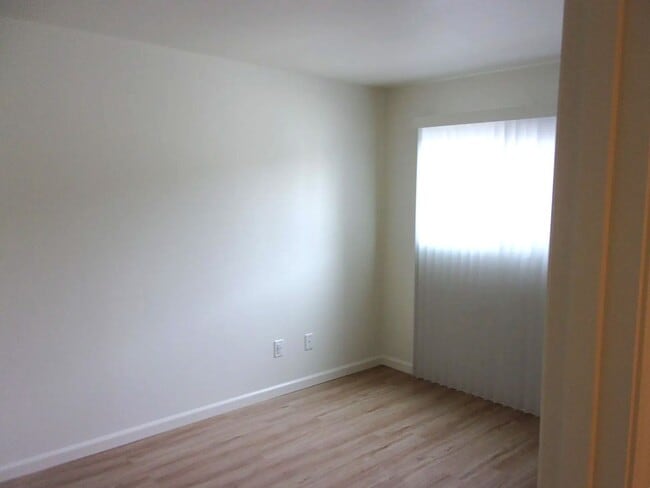 Building Photo - Updated and Renovated 2-Bedroom Townhouse in Lompoc