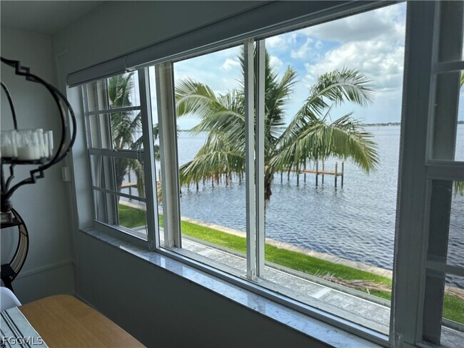 Building Photo - 1900 Clifford St