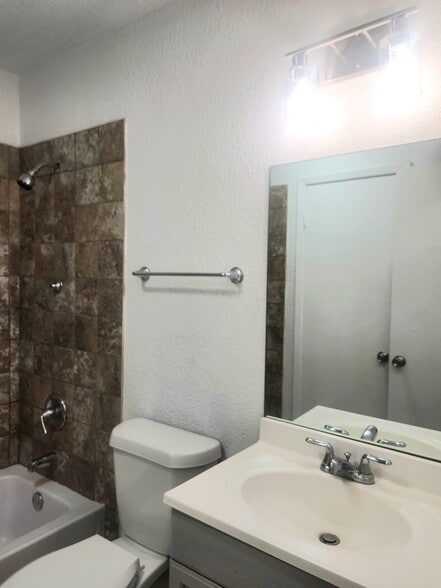 Building Photo - 6828 Brentwood Stair Rd