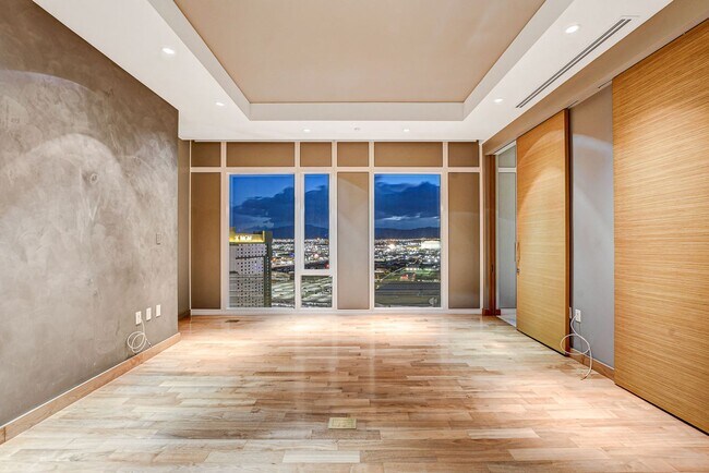 Building Photo - 3750 S Las Vegas Blvd