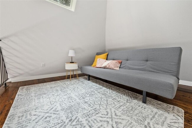 Building Photo - 1507 Drake Ave