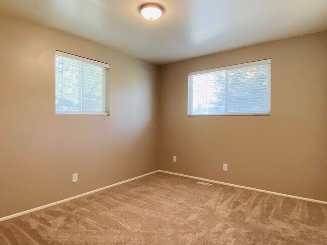 Building Photo - 3025 Little Cottonwood Rd