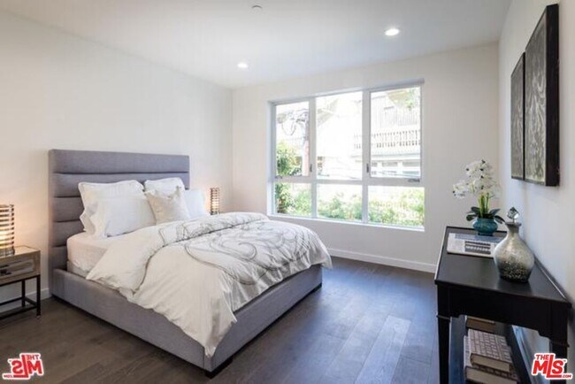 Building Photo - 12045 Guerin St