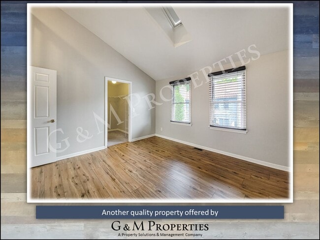 Building Photo - 2-Bd Townhome - On University Avenue!