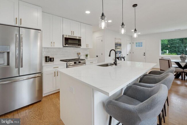 Building Photo - 14332 Belleville Ave