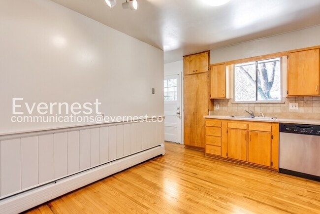 Building Photo - 4 Bed, 3 Bath Home with Fenced Yard & Garage / Available Soon!