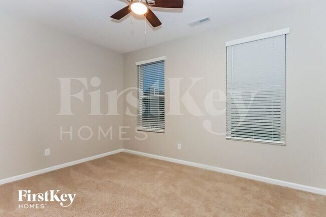 Building Photo - 7779 Creek Park Dr