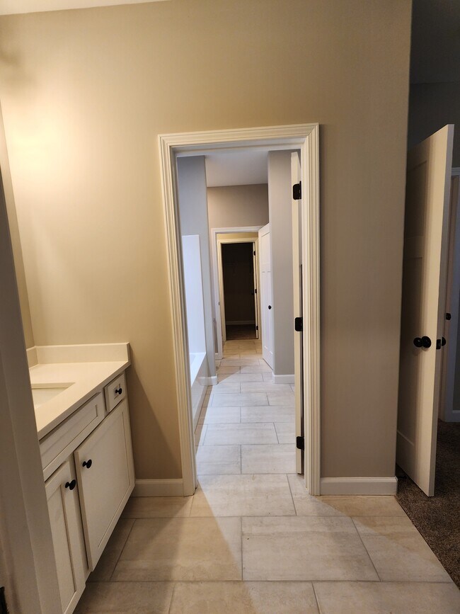 Building Photo - 1405 Brk Hl Dr