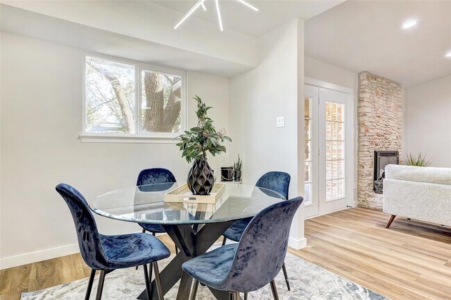 Building Photo - 402 Mulberry Dr