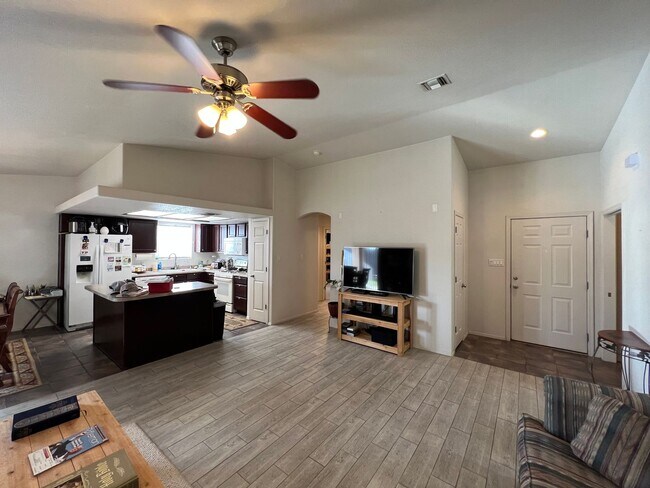 Building Photo - 3 BEDROOM IN WILDFLOWER!