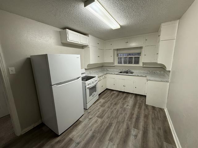 Building Photo - 1018 E Waco Ave