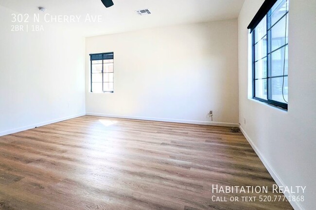 Building Photo - Gorgeous 2 bed/1 bath University Newly Ren...