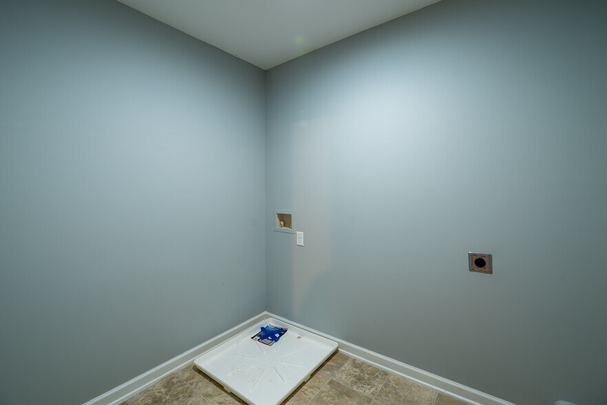 Building Photo - 808 Derby Downs Ct