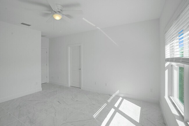 Building Photo - Gorgeous Brand New 3 Bedroom 2 Bath (2-story) Townhouse in Deerfield Beach