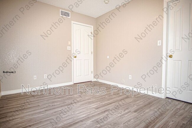 Building Photo - 12181 Sun Ray