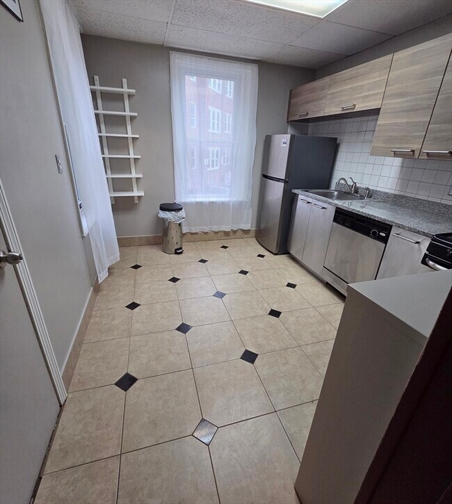 Building Photo - 1710 Commonwealth Ave