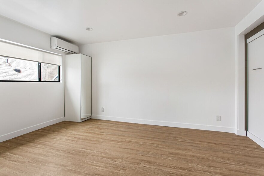 UNIT 9 available on 8/25/25 - 1949 Park Grove Ave.