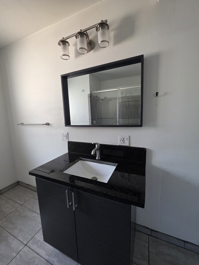 Building Photo - 1060-KE1060 15th St NE