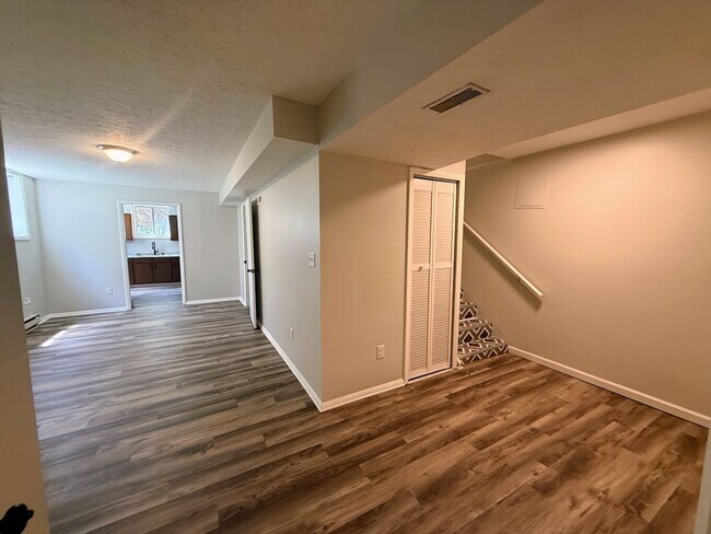 Building Photo - Bender Ave Duplex