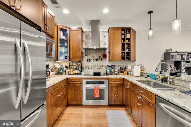 Building Photo - 1502 10th St NW