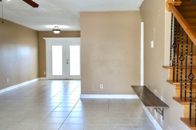 Building Photo - 2303 Seaside Dr